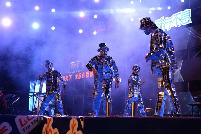 公司年會(huì)不想簡單的圍餐 有哪些創(chuàng)意的玩